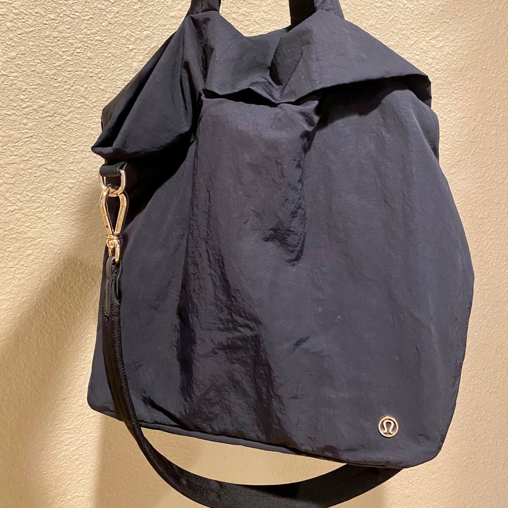 Lululemon On My Level 19 Bag.